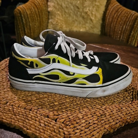 Vans sneakers with flames - Picture 1 of 6